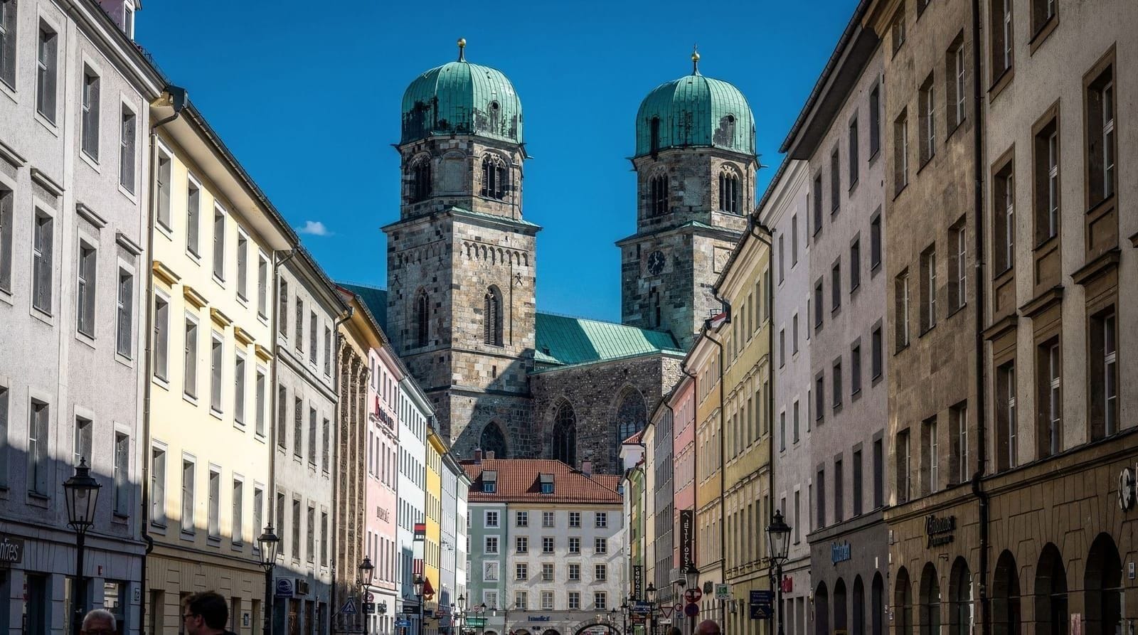 Frauenkirche guide: towers, Devil's Footstep and visiting tips — Complete guide to the Frauenkirche — Munich's iconic twin-towered cathedral. Dev