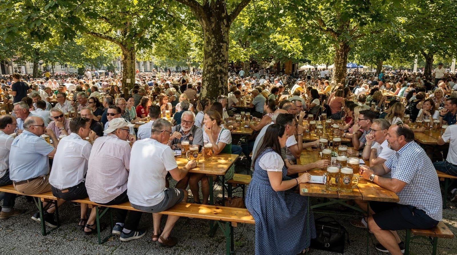 Munich in summer — beer gardens, lakes, long days and what to do — Munich summer guide covering beer gardens, English Garden, lake day-trips, Tollw