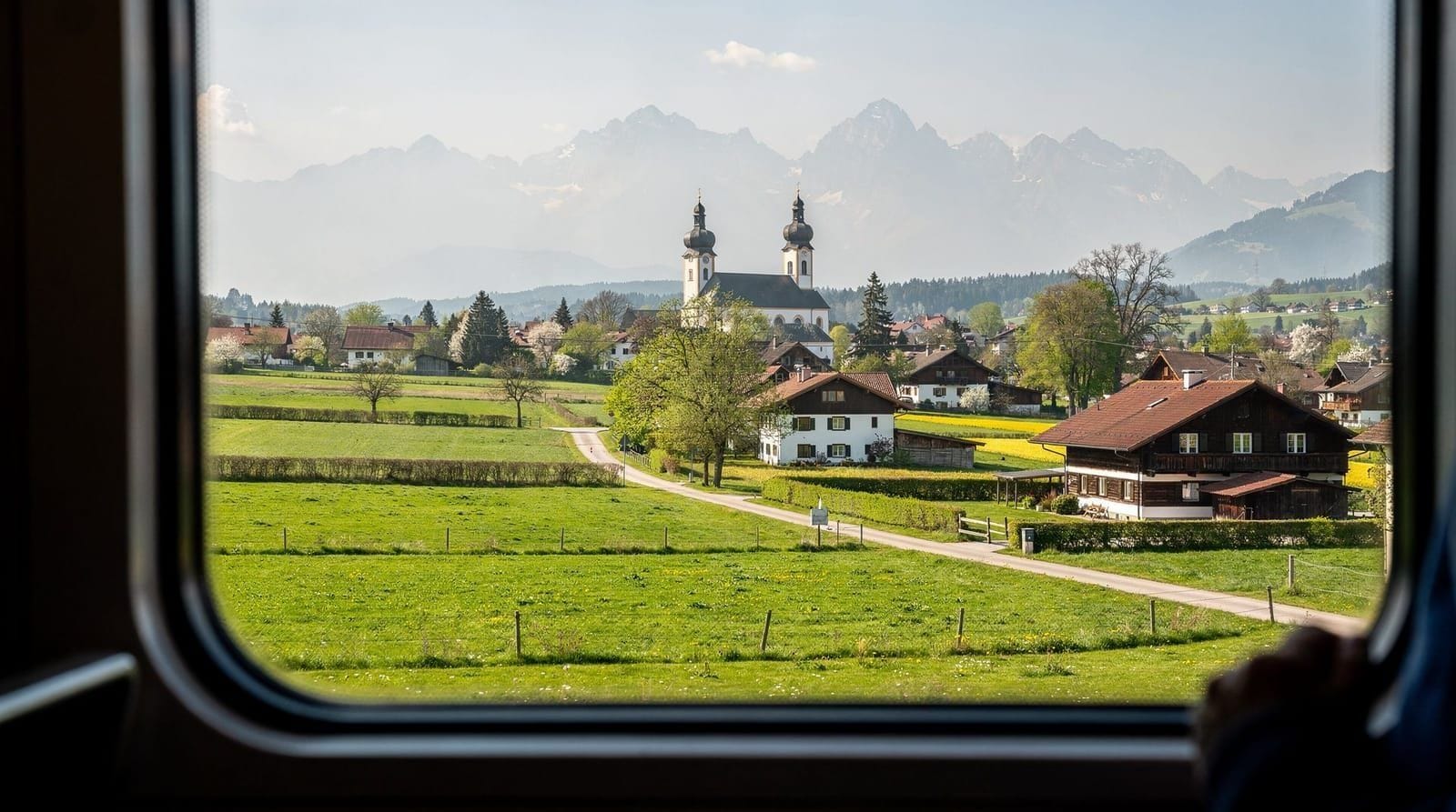 Munich to Bavaria by train: key routes, times and booking tips — Train routes from Munich to Neuschwanstein, Garmisch, Salzburg, Nuremberg, Rothe